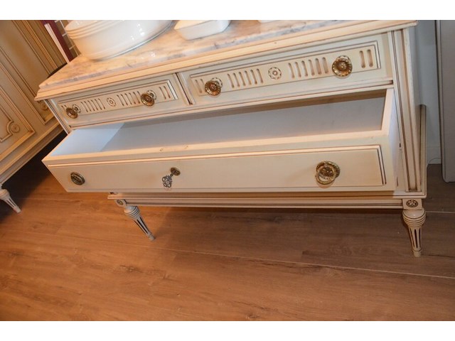 Craquelé slaapkamerkast met 6 deuren, carquelé commode met marmeren blad en 4 lades, craqluelé nachtkastje met marmeren blad en 2 lades - afbeelding 17 van  19
