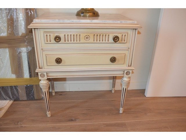 Craquelé slaapkamerkast met 6 deuren, carquelé commode met marmeren blad en 4 lades, craqluelé nachtkastje met marmeren blad en 2 lades - afbeelding 18 van  19