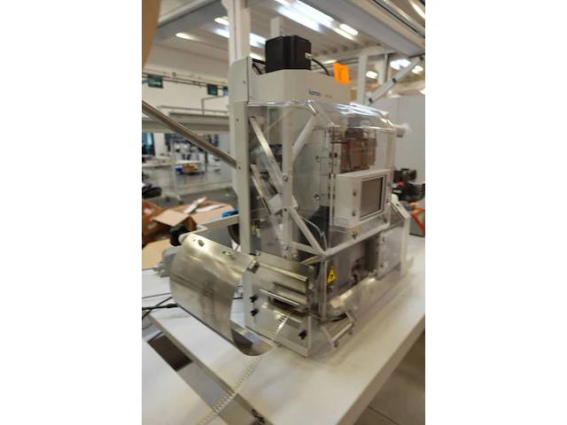 Crimping press machine komax - afbeelding 7 van  11