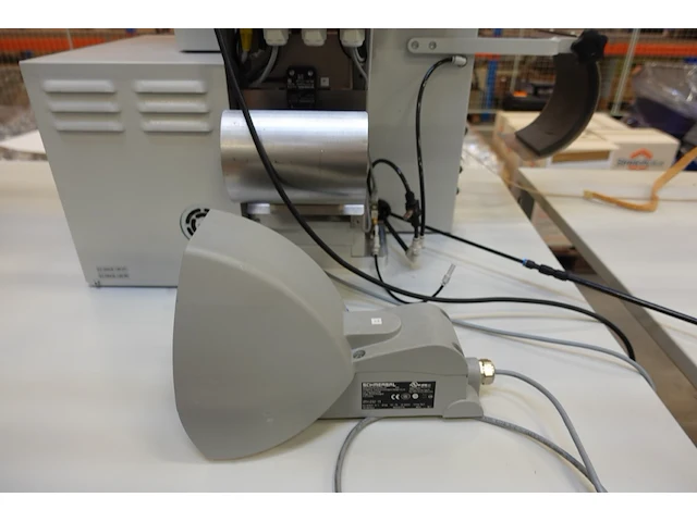 Crimping press machine komax - afbeelding 10 van  11