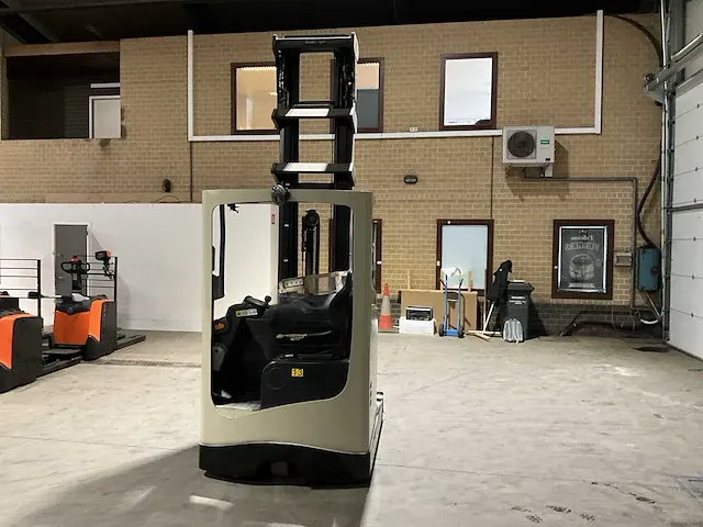 Crown 4500 reach truck - afbeelding 18 van  21
