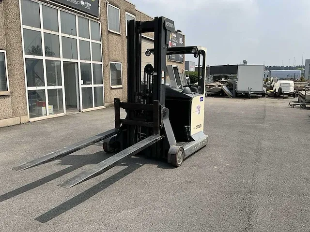 Crown esr4000 reach truck - afbeelding 1 van  23