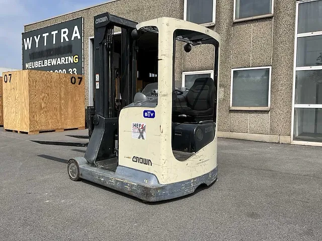 Crown esr4000 reach truck - afbeelding 17 van  23