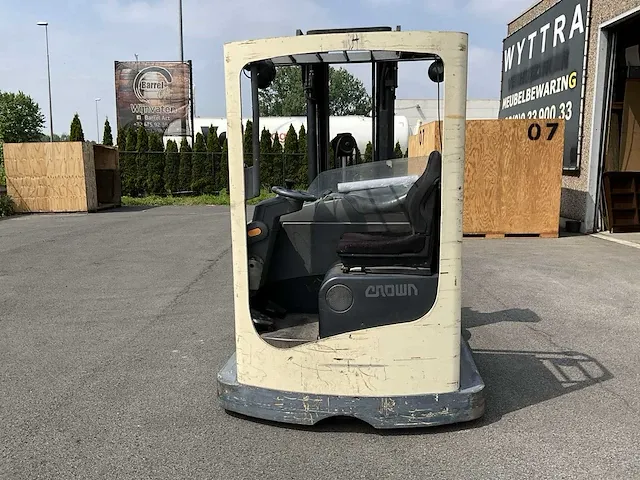 Crown esr4000 reach truck - afbeelding 18 van  23