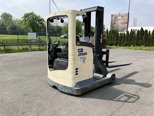 Crown esr4000 reach truck - afbeelding 19 van  23