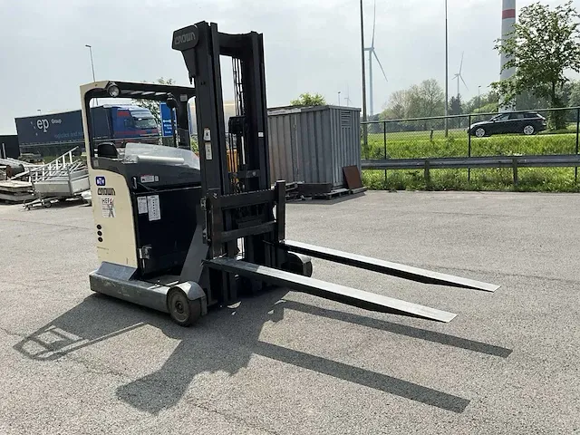 Crown esr4000 reach truck - afbeelding 21 van  23