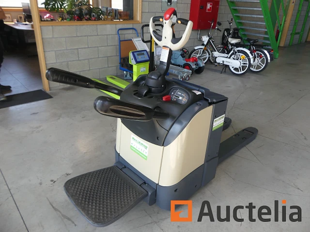 Crown wt3020 stand-up pallettruck - afbeelding 1 van  11