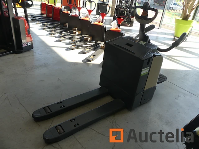 Crown wt3020 stand-up pallettruck - afbeelding 5 van  11