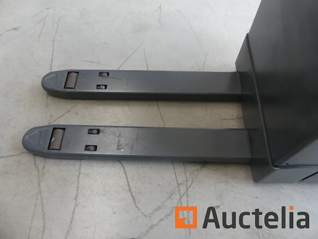 Crown wt3020 stand-up pallettruck - afbeelding 7 van  11