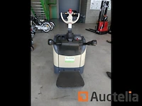 Crown wt3020 stand-up pallettruck - afbeelding 10 van  11