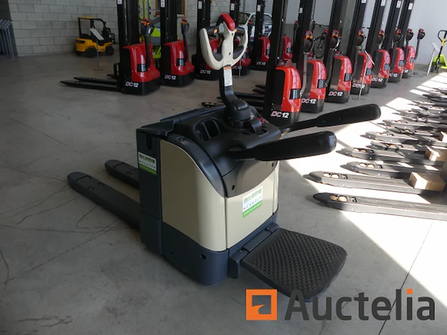 Crown wt3020 stand-up pallettruck - afbeelding 11 van  11