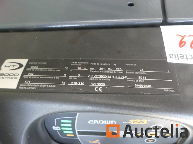 Crown wt3020 stand-up pallettruck - afbeelding 3 van  9