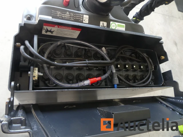 Crown wt3020 stand-up pallettruck - afbeelding 4 van  9