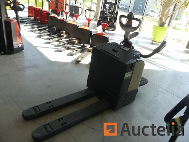 Crown wt3020 stand-up pallettruck - afbeelding 5 van  9