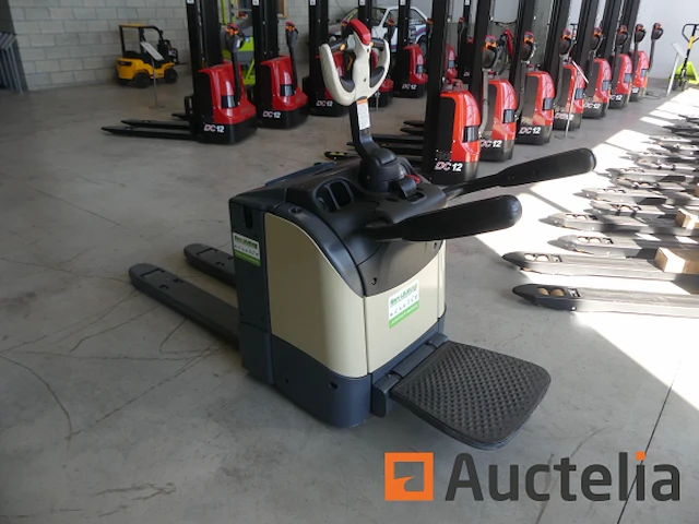 Crown wt3020 stand-up pallettruck - afbeelding 6 van  9