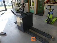 Crown wt3020 stand-up pallettruck - afbeelding 7 van  9