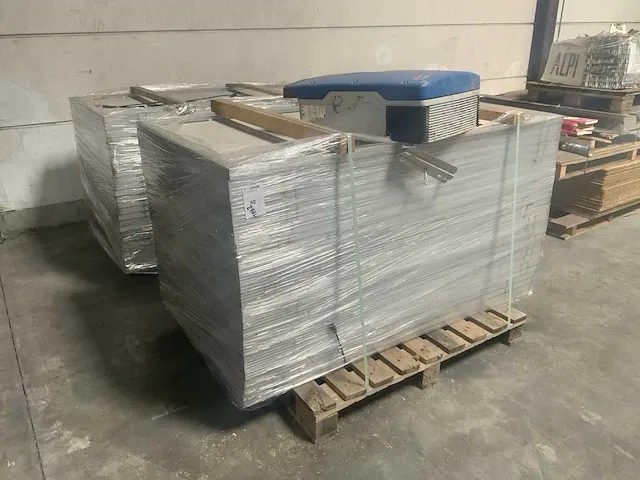 Csun 265-60p partij zonnepanelen met omvormer - afbeelding 1 van  4