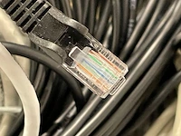 Curver met ong 30 internetkabels - afbeelding 2 van  4