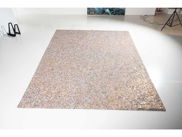 Cut cut - templo gold - luxe lederen tapijt 170x240 cm - limited edition - portugal - afbeelding 2 van  6