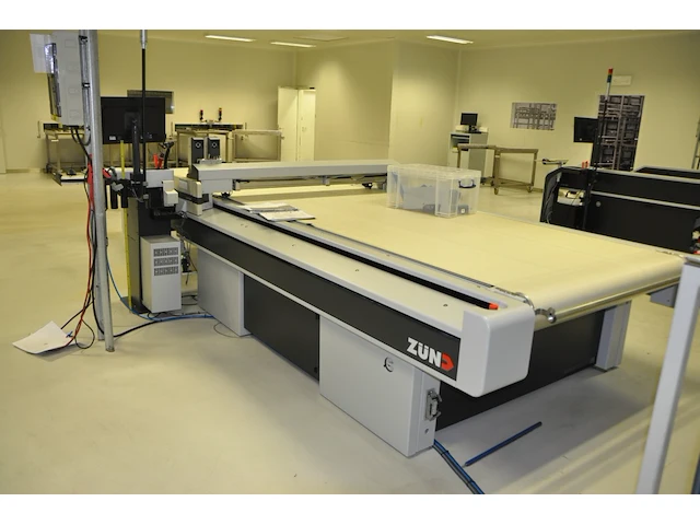 Cutter pvb machine g3 zund - afbeelding 1 van  8