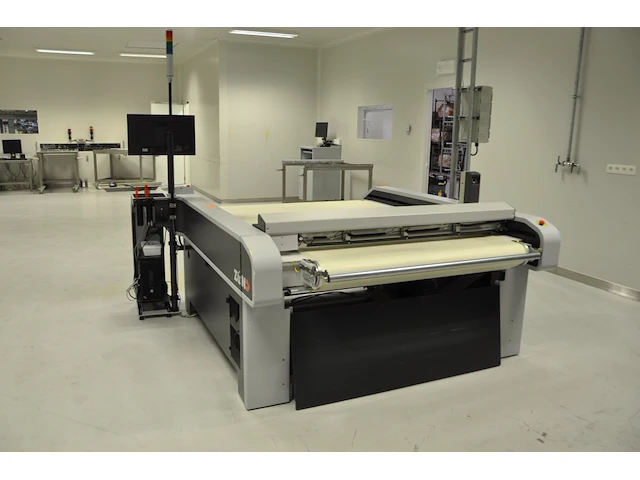 Cutter pvb machine s3 zund - afbeelding 3 van  3