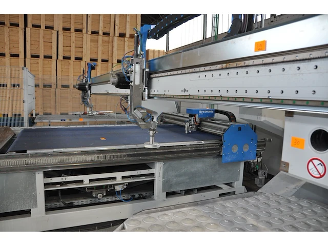 Cutting machine glaston with belt conveyor - afbeelding 1 van  6