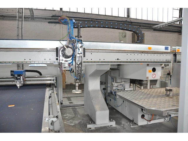 Cutting machine glaston with belt conveyor - afbeelding 6 van  6