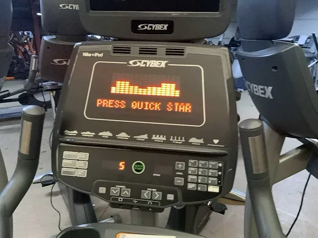 Cybex 750c uprightbike home trainer - afbeelding 3 van  9