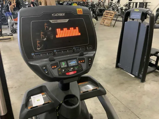 Cybex 770t arc trainer crosstrainer - afbeelding 2 van  4
