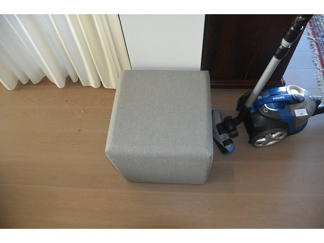 Cycloon stofzuiger philips, grijs stoffen poef - afbeelding 6 van  6