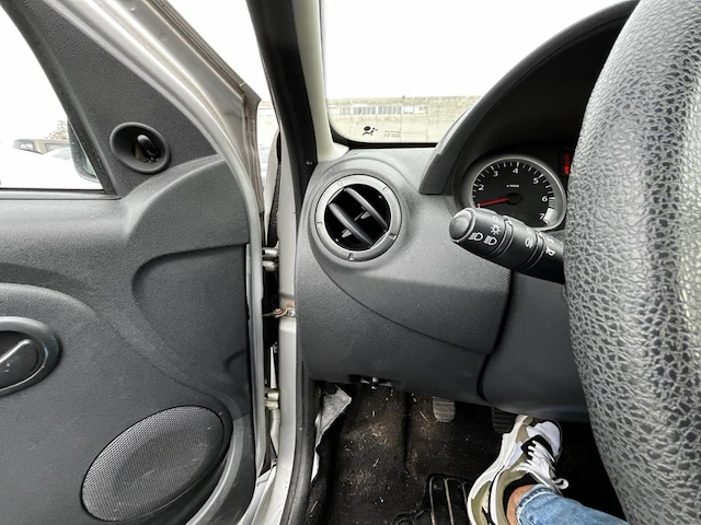 Dacia duster 1.6i 4x2 prestige 105, 2012 - afbeelding 4 van  28