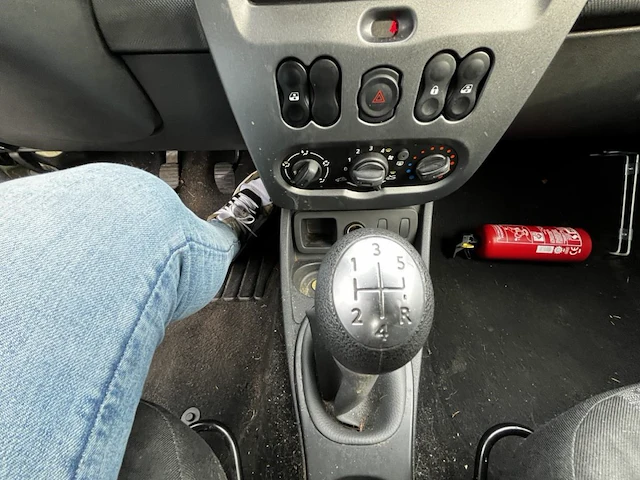 Dacia duster 1.6i 4x2 prestige 105, 2012 - afbeelding 28 van  28
