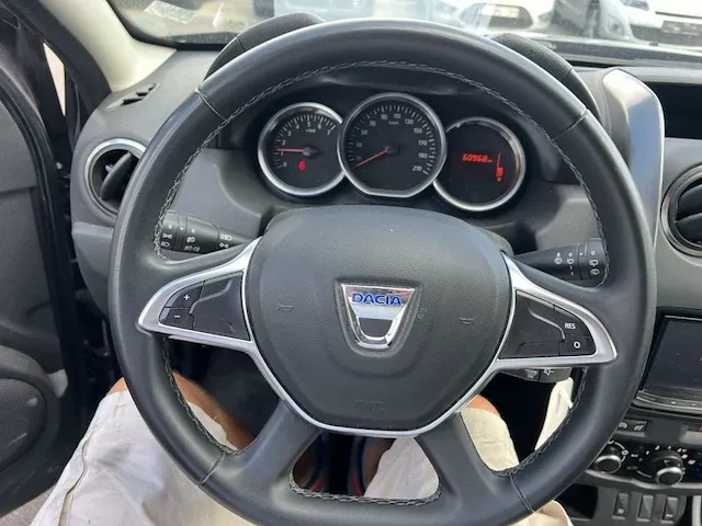 Dacia duster laureate 115 2wd, 2017 - afbeelding 3 van  25