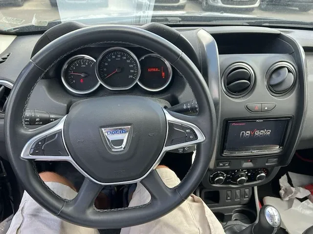 Dacia duster laureate 115 2wd, 2017 - afbeelding 24 van  25