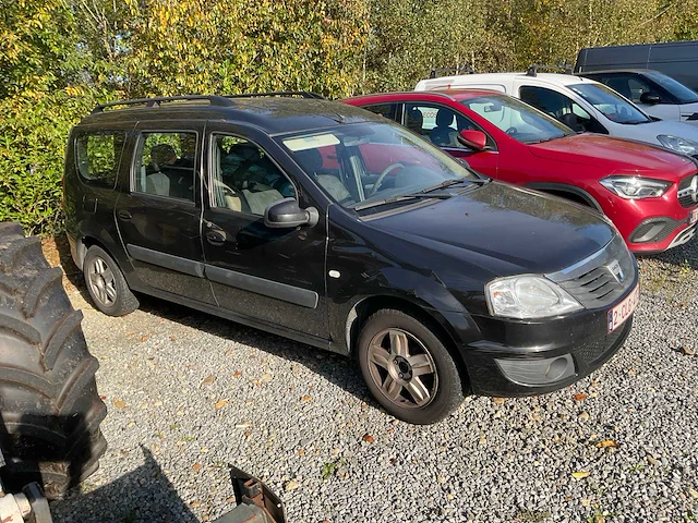 Dacia logan personenauto - afbeelding 12 van  17