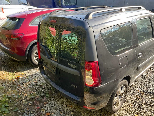 Dacia logan personenauto - afbeelding 14 van  17