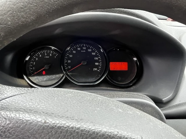 Dacia logan - afbeelding 2 van  12