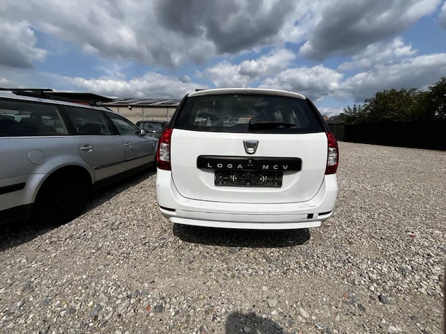 Dacia logan - afbeelding 9 van  12