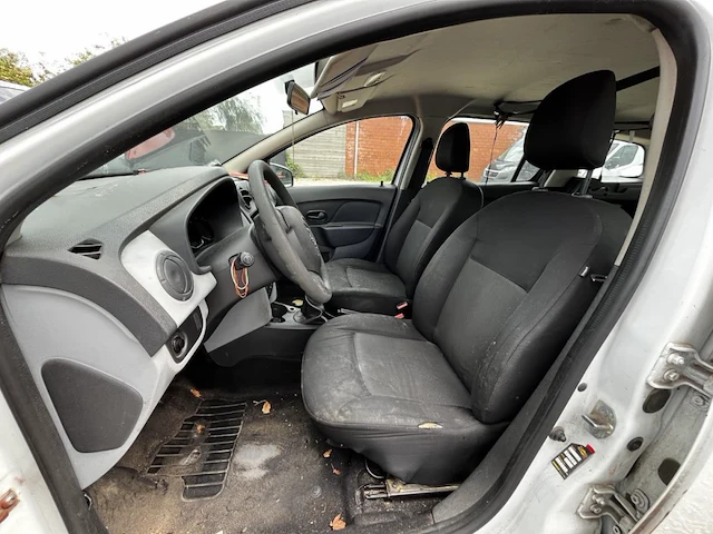 Dacia logan - afbeelding 12 van  12