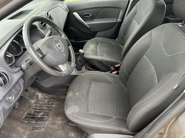 Dacia logan - afbeelding 13 van  16