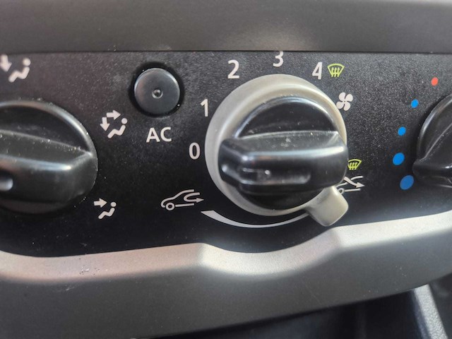 Dacia sandero personenauto 2012 - afbeelding 16 van  16