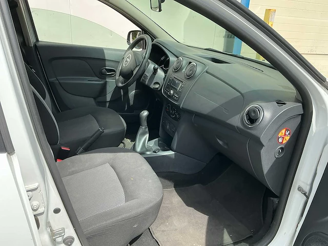 Dacia sandero personenauto - afbeelding 14 van  14