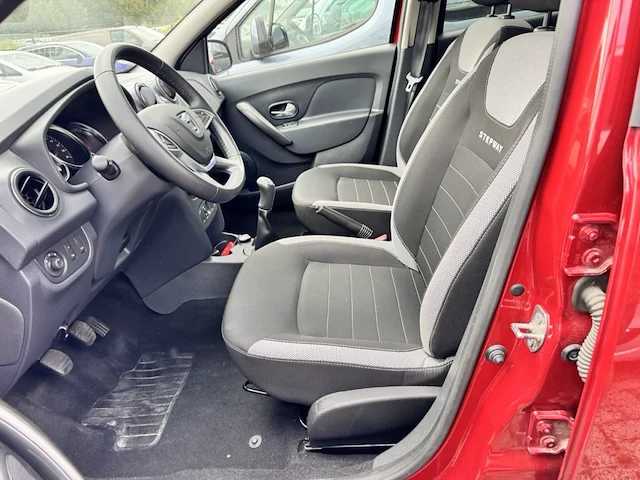 Dacia sandero stepway laureate tce 90,sandero stepway laureate tce 90 - afbeelding 19 van  21