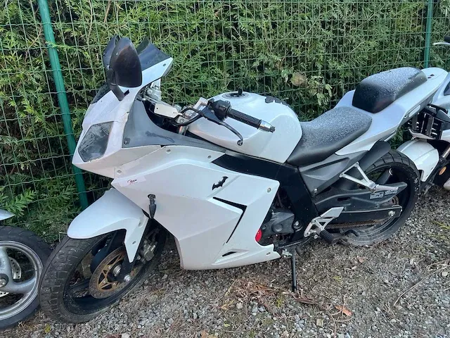Daelim 125 cc, 2017 - afbeelding 1 van  10