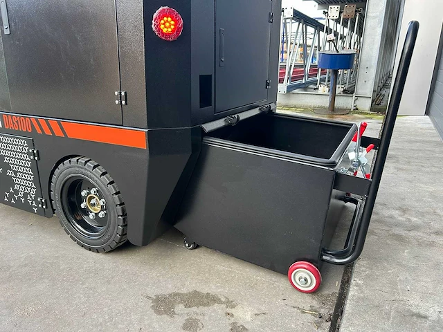 Daewoo - 2025 - das100 - parkeerplaats veegmachine - afbeelding 13 van  30