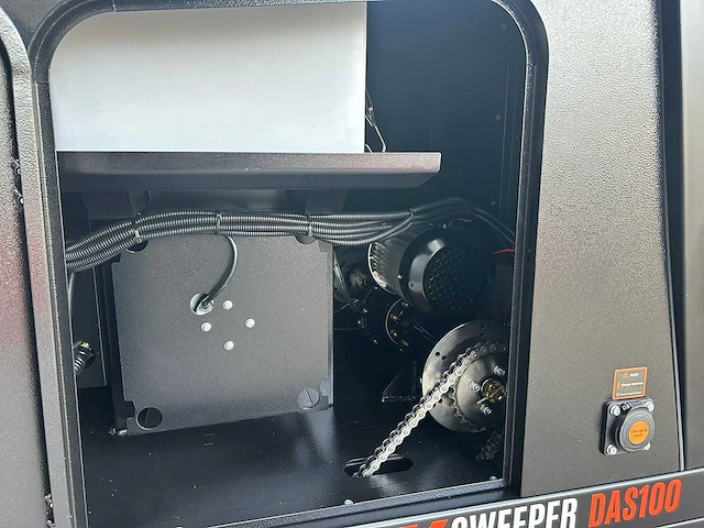 Daewoo - 2025 - das100 - parkeerplaats veegmachine - afbeelding 16 van  30