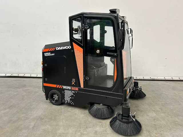 Daewoo - 2025 - das100 - parkeerplaats veegmachine - afbeelding 27 van  30