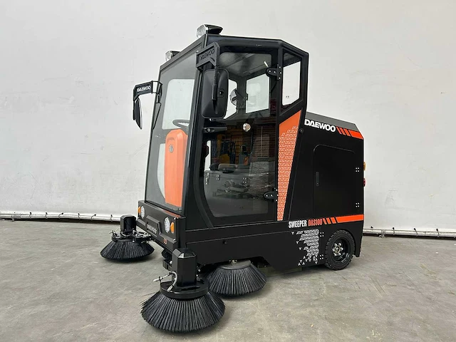 Daewoo - 2025 - das100 - parkeerplaats veegmachine - afbeelding 29 van  30