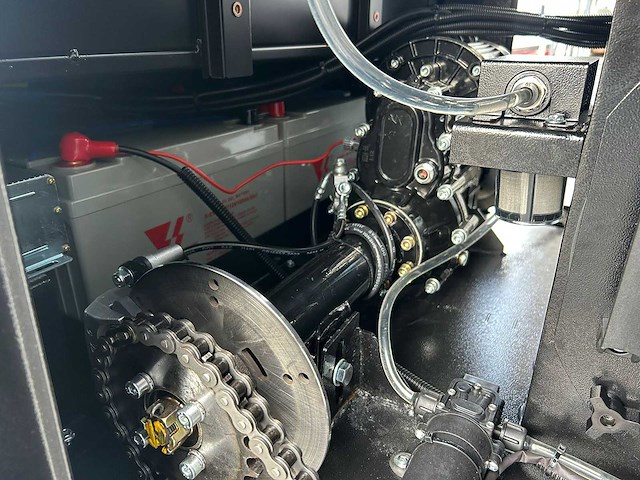 Daewoo - 2025 - das100 - parkeerplaats veegmachine - afbeelding 8 van  30