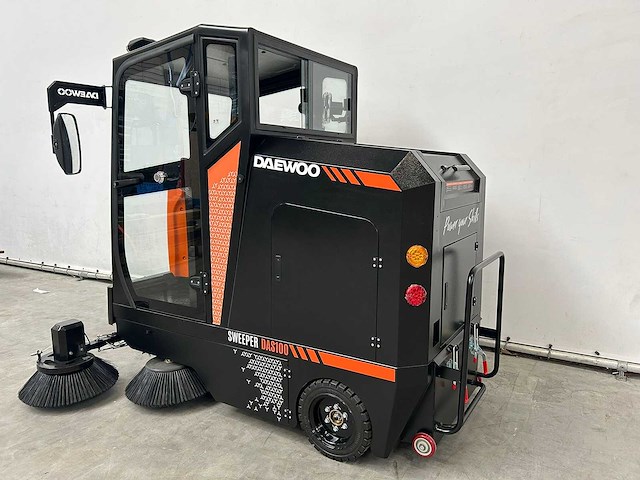 Daewoo - 2025 - das100 - parkeerplaats veegmachine - afbeelding 28 van  30